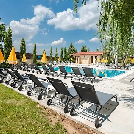 La Mesteceni & Loc Cu Stari De Bine, Adult Only Resort