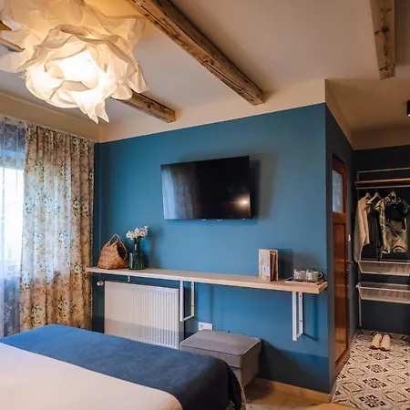 La Mesteceni & Loc Cu Stari De Bine, Adult Only Resort