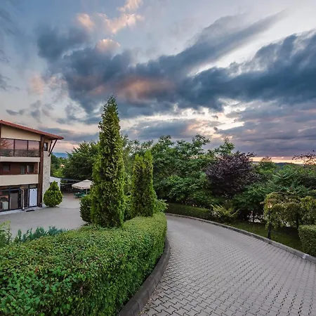 Resort La Mesteceni & Loc Cu Stari De Bine, Adult Only