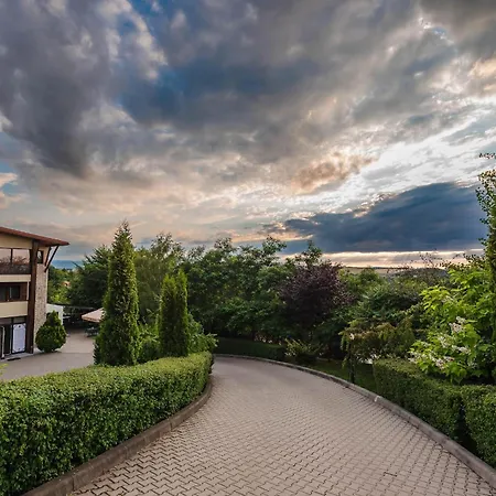 La Mesteceni & Loc Cu Stari De Bine, Adult Only Resort
