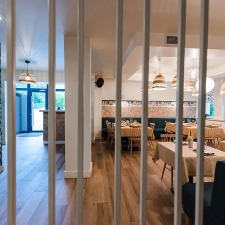 La Mesteceni & Loc Cu Stari De Bine, Adult Only Resort *